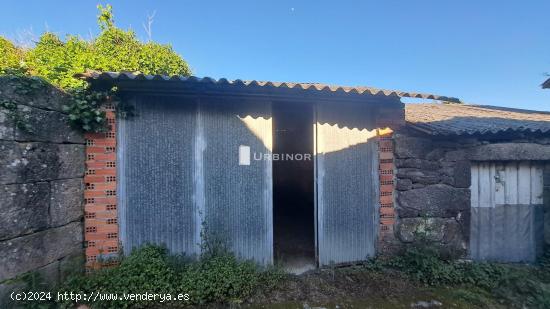 CASA DE PIEDRA, no adosada, calefacción, con FINCA de 4.000 m2 cerca de MASIDE. - ORENSE