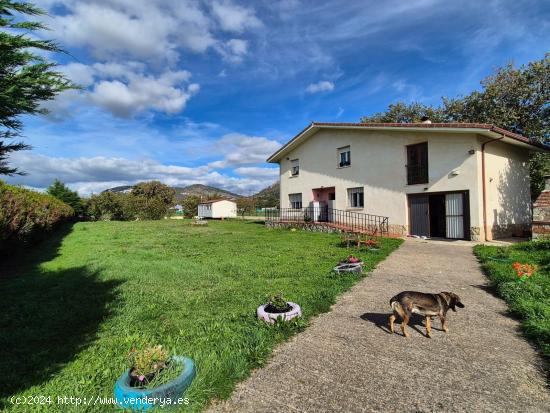 EN VENTA CASA CON TERRENO EN MERINDAD DE MONTIJA - BURGOS