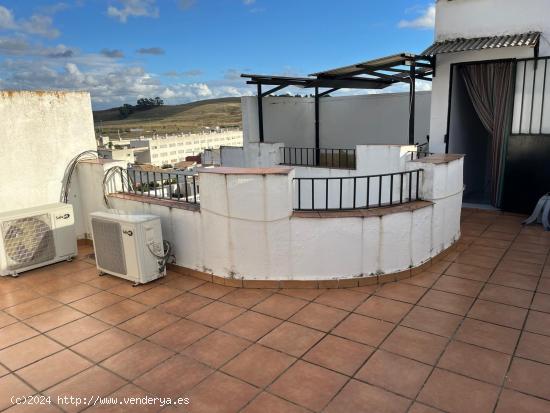 OPORTUNIDAD EN EL CAMPO DE LA VERDAD: CASA CON PATIO Y AMPLIA TERRAZA - CORDOBA