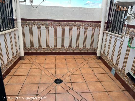 OPORTUNIDAD EN EL CAMPO DE LA VERDAD: CASA CON PATIO Y AMPLIA TERRAZA - CORDOBA