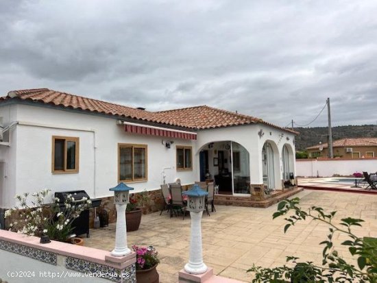 Villa en venta en Zarra (Valencia)