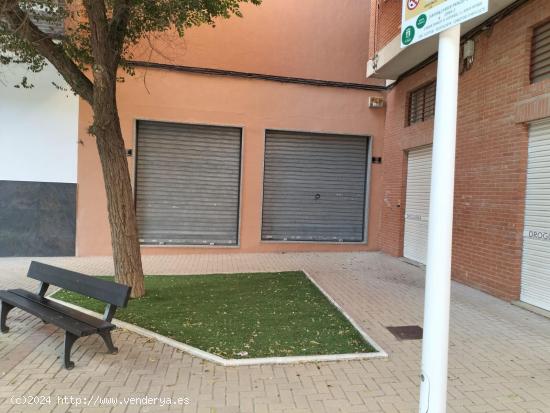 LOCAL CON ENTRADAS A DOS CALLES DELANTERA Y TRASERA EN PETRER ZONA CAMPET - ALICANTE