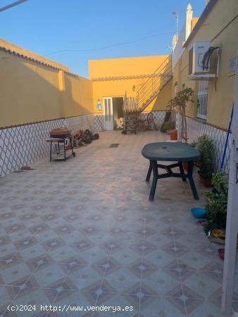  Casa de pueblo con un gran patio y terraza - MURCIA 