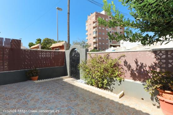 BUNGALOW ADOSADO. 2 DORM. 1 BAÑO. NUEVA TORREVIEJA - ALICANTE