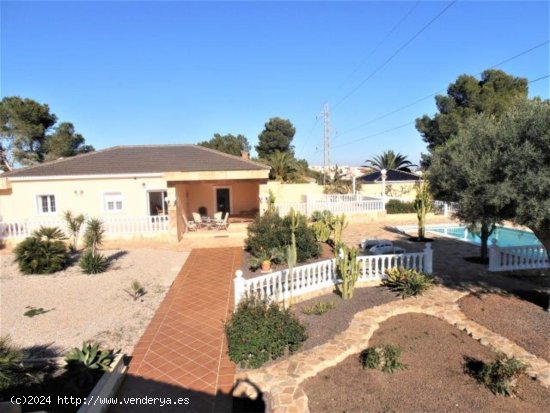 Villa en venta en Orihuela (Alicante)