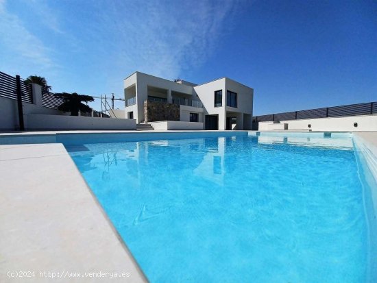 Villa en venta a estrenar en Torrevieja (Alicante)