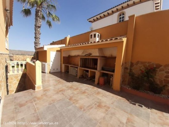 Chalet en venta en Torrevieja (Alicante)