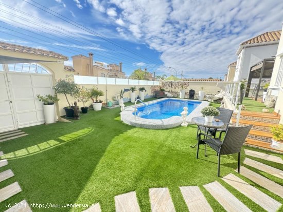 Villa en venta en Orihuela (Alicante)