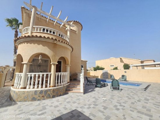 Villa en venta en Benijófar (Alicante)