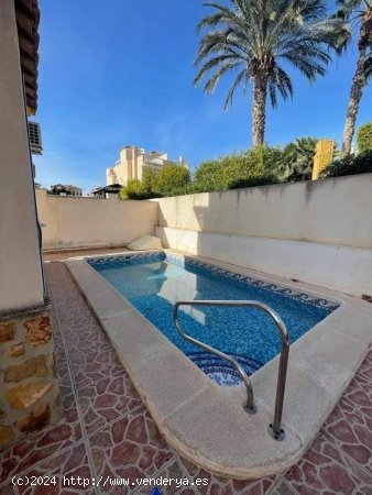 Villa en venta en Guardamar del Segura (Alicante)