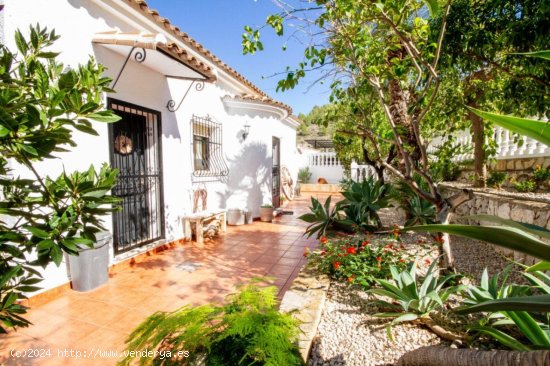 Villa en venta en Benidoleig (Alicante)