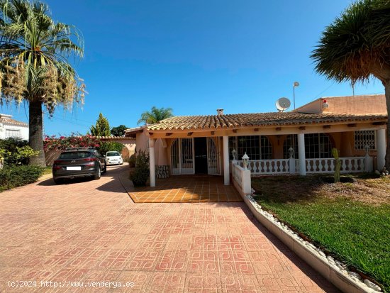 Villa en venta en Dénia (Alicante)