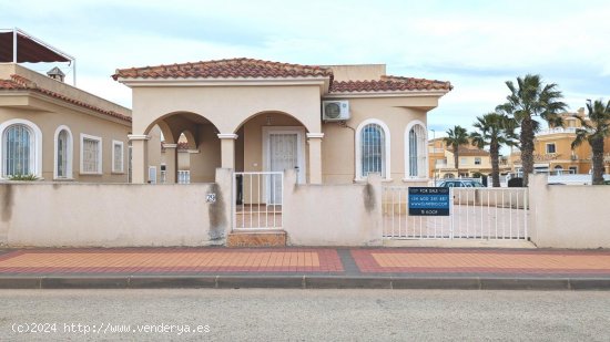 Villa en venta en Algorfa (Alicante)