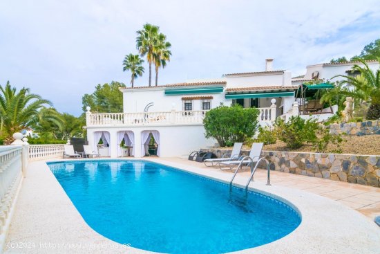 Villa en venta en Alfaz del Pi (Alicante)