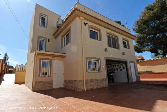 Chalet en venta en Torrevieja (Alicante)