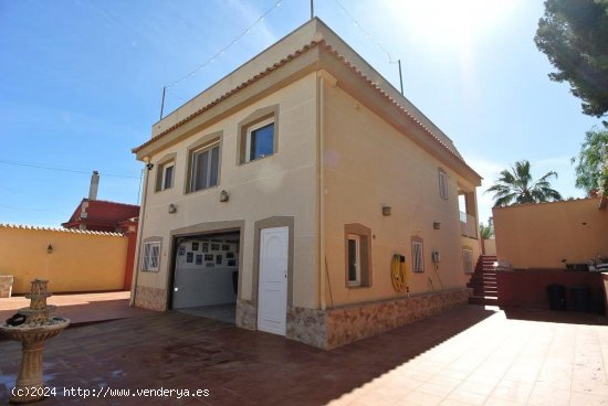 Chalet en venta en Torrevieja (Alicante)