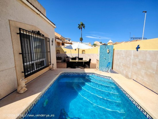 Villa en venta en Torrevieja (Alicante)