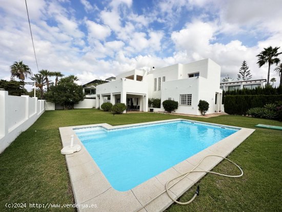  Villa en venta en Marbella (Málaga) 