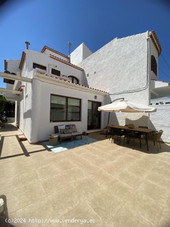 Chalet en venta en Torrevieja (Alicante)