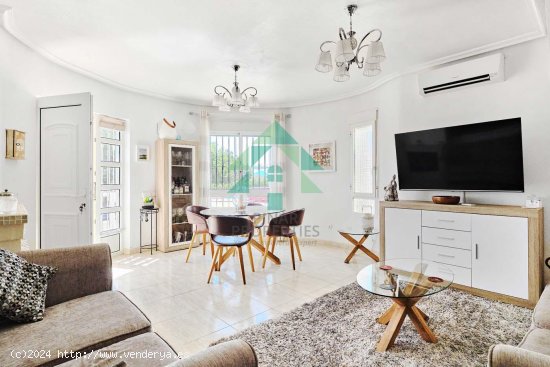 Villa en venta en Pilar de la Horadada (Alicante)