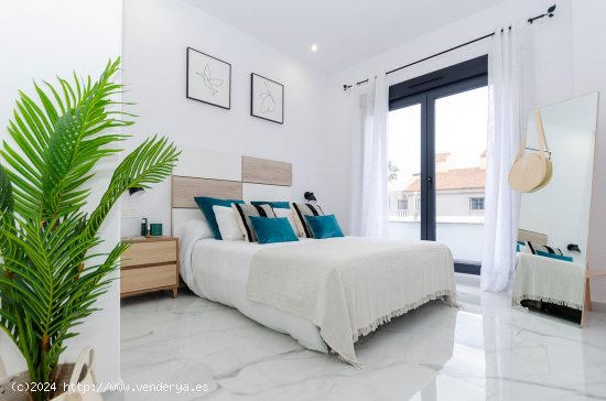 Villa en venta a estrenar en Torrevieja (Alicante)