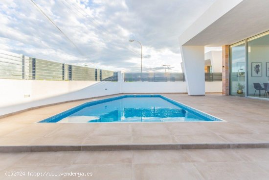 Villa en venta a estrenar en Torrevieja (Alicante)