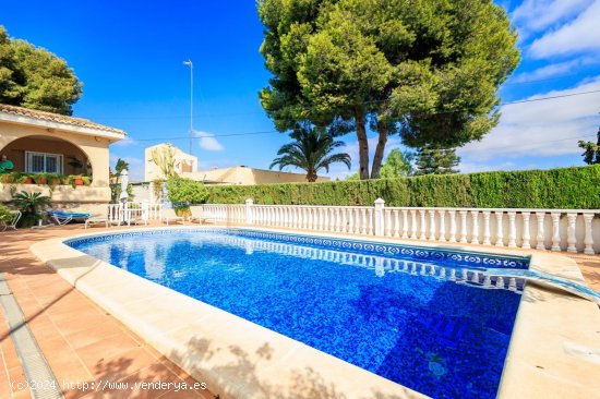 Villa en venta en Torrevieja (Alicante)