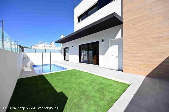 Villa en venta a estrenar en Orihuela (Alicante)