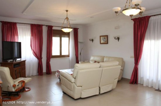 Villa en venta en Cuevas del Becerro (Málaga)