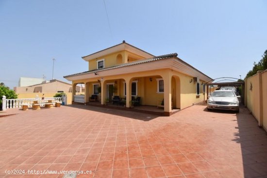 Villa en venta en Torrevieja (Alicante)