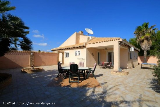 Villa en venta en Orihuela (Alicante)