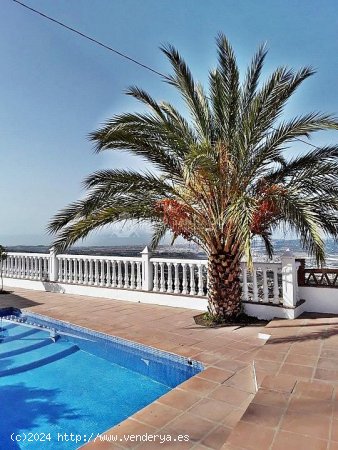 Villa en alquiler en Vélez-Málaga (Málaga)