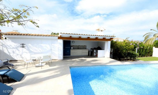 Villa en venta en Alfaz del Pi (Alicante)