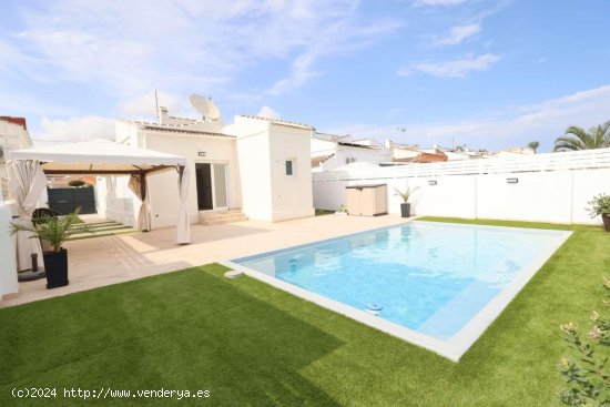 Chalet en venta en Torrevieja (Alicante)