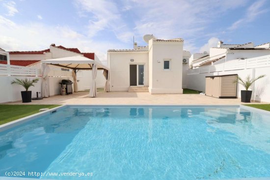 Chalet en venta en Torrevieja (Alicante)