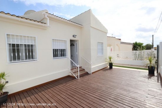 Chalet en venta en Torrevieja (Alicante)