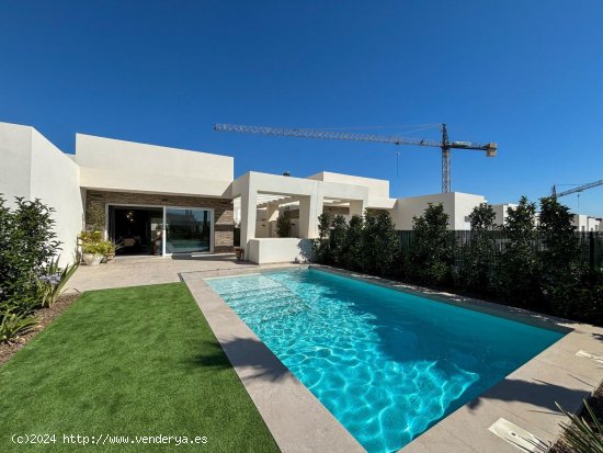 Villa en venta en Algorfa (Alicante)