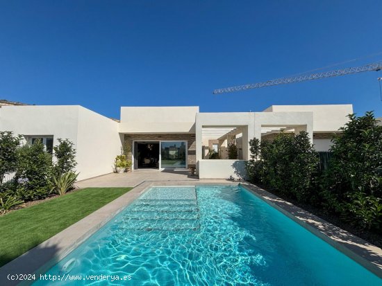 Villa en venta en Algorfa (Alicante)