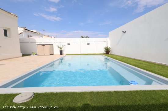 Chalet en venta en Torrevieja (Alicante)