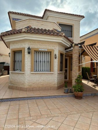 Chalet en venta en Guardamar del Segura (Alicante)