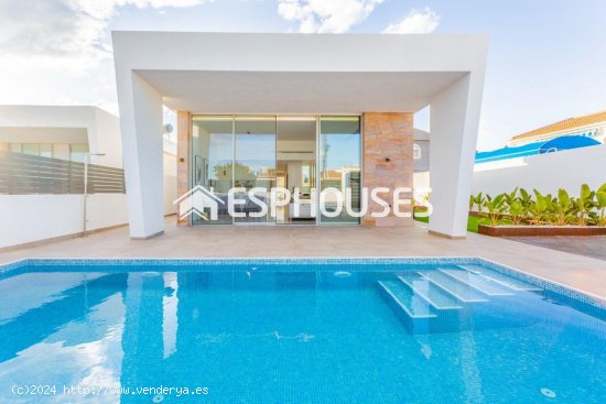  Villa en venta a estrenar en Torrevieja (Alicante) 