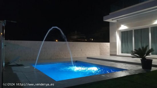 Villa en venta a estrenar en Los Montesinos (Alicante)