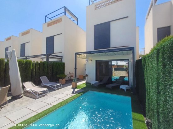 Villa en venta en Benijófar (Alicante)