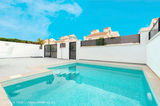 Villa en venta a estrenar en Torrevieja (Alicante)