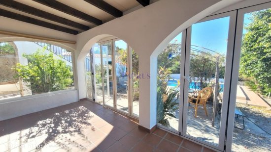 Villa en venta en Sayalonga (Málaga)