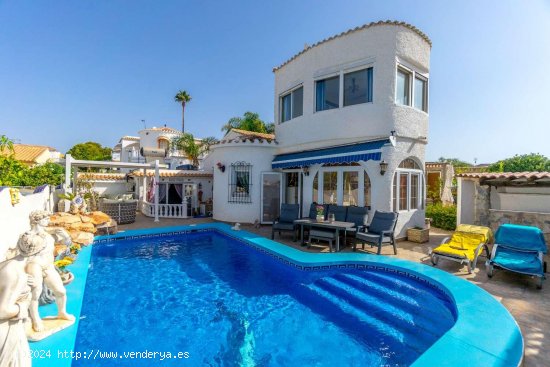 Villa en venta en Orihuela (Alicante)