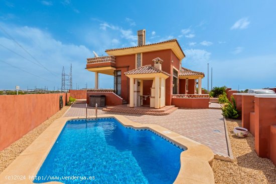 Villa en venta en Algorfa (Alicante)