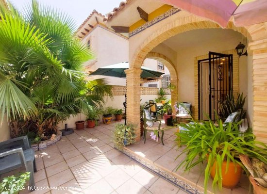 Chalet en venta en Torrevieja (Alicante)