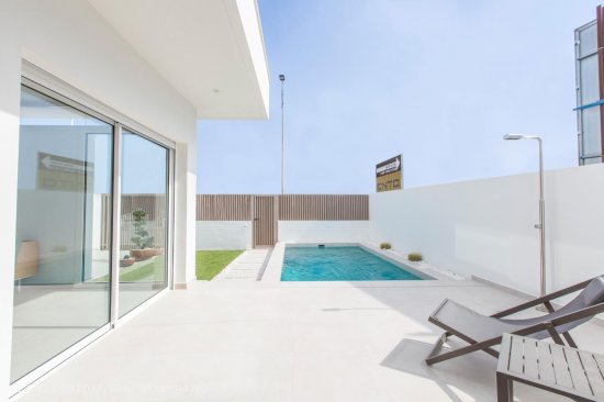  Villa en venta a estrenar en San Javier (Murcia) 