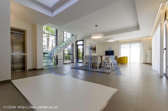  Villa en venta en Orihuela (Alicante) 